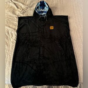 Slowtide Extra Warm Changing poncho L-XL black w/ blue tie die. UNISEX